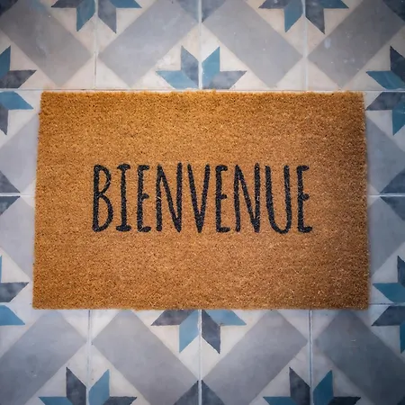 #302-heart Of Vieil - Place Nationale-high-end Newly Renovated & Furnished *