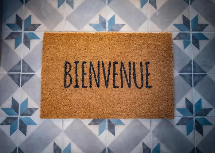 #302-heart Of Vieil - Place Nationale-high-end Newly Renovated & Furnished *