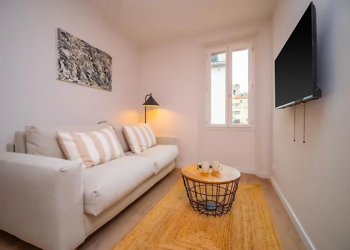 Apartamento #302-heart Of Vieil - Place Nationale-high-end Newly Renovated & Furnished